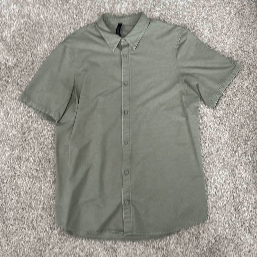 Lululemon Short Sleeve Commission Shirt